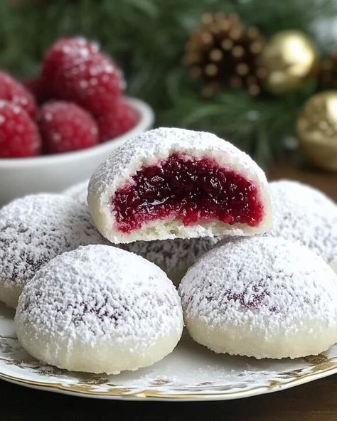 Raspberry Almond Shortbread Cookies, Snow Cookies, Almond Shortbread Cookies, Cookie Stand, Butter Pecan Cake, Recipe Cookies, Thanksgiving Desserts Easy, Chocolate Chip Cheesecake, Raspberry Preserves