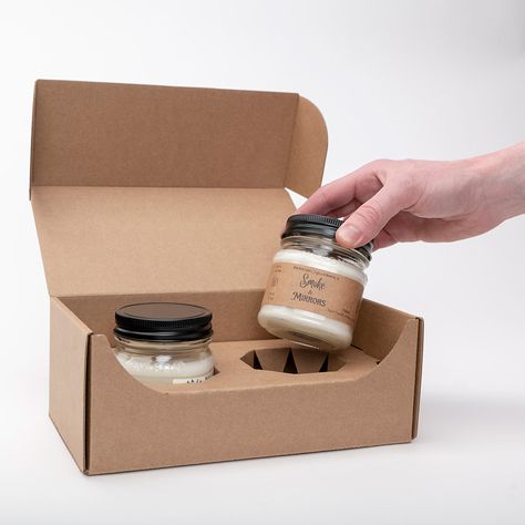 Designed to safely ship two CandleScience 8 oz Square Mason Jars without bubble wrap or packing peanuts, our one-piece shipping box design is the perfect protective packaging for shipping handmade candles, jams, sauces, and creams made with CandleScience 8 oz Square Mason Jars. Tired of bubble wrap? Sick of packing peanuts? Level-up your packaging with our all-in-one, eco-friendly shipper that removes guesswork and makes packing a breeze. Jars not included. Diy Candle Box Packaging, Mason Jar Candle Labels, Eco Friendly Candle Packaging, Product Shipping Packaging, Packing Candles For Shipping, Kraft Box Packaging Design, Diy Candle Box, Candle Packing Ideas, Package Candles