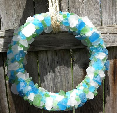 Remodelaholic | Seaglass Crafting: Wreath How to; Guest Seaglass Wreath, Beach Glass Wreath, Sea Glass Wreath, Glass Wreath, Shell Wreath, Sea Glass Crafts, Wreath Diy, Beach Crafts, Seashell Crafts