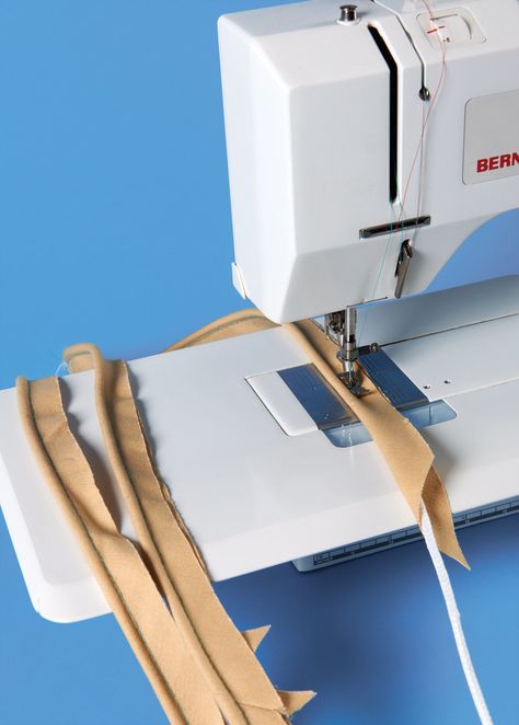 There’s no need to buy ready-made piping when you can make your own covered piping to match or coordinate with your projects. Sew Piping, Piping Tutorial, Sewing Piping, Threads Magazine, Reupholster Furniture, Upholstery Diy, Sew Ins, Sewing Skills, Sewing Tips