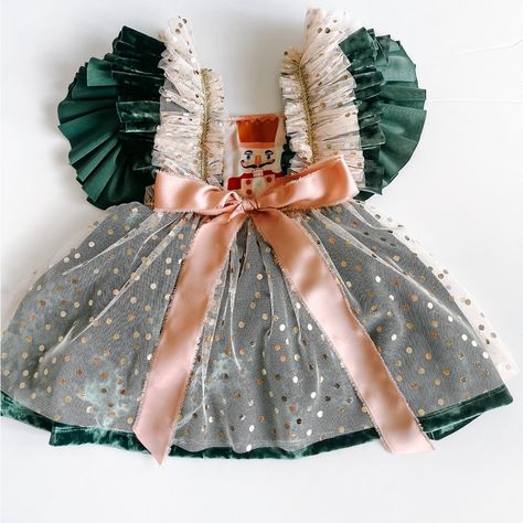 Nutcracker Green Velour And Tulle Christmas Dress With Gold And Pink Detailing. Size 9-12. Made In Texas/Usa. Very Very Similar Style And Quality To Little Willow Tree For Half The Price. Never Worn. Never Washed. Just Hanging In Closet. Too Big For My Little. Open To Offers Scarecrow Outfit, Baby Tutu Costume, Scarecrow Outfits, Scarecrow Tutu, Nutcracker Costumes, Costume Toddler, Toddler Christmas Dress, Newborn Fashion, Christmas Tree Dress