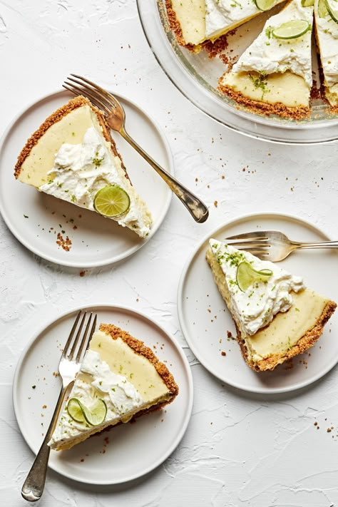 There’s nothing like sinking your teeth into a perfectly sweet and tart bite of Key Lime Pie. The good news is, this classic dessert can be made with a handful of easy to find ingredients. Breakfast Recipes Fruit, Keto Key Lime Pie, Keto Key Lime, Healthy Pie, Vegan Key Lime Pie, Key Lime Filling, Vegan Key Lime, The Modern Proper, Gluten Free Graham Crackers