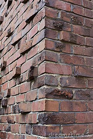 Klinker or Clinker brick corner Clinker Brick House, Brick Corner, Clinker Brick, Cottage Exteriors, Red Brick Wall, Wall Corner, Arts And Crafts House, Craftsman Bungalows, Brick Facade