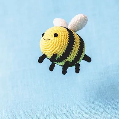 Bee Breezy Crochet Pattern - Crafts of the Mommy Adventure Time Crochet, Crochet Bee, Paintbox Yarn, Crochet Toys Patterns, Thread Crochet, Amigurumi Free Pattern, Crochet Animals, Stuffed Toys Patterns, Crochet Yarn