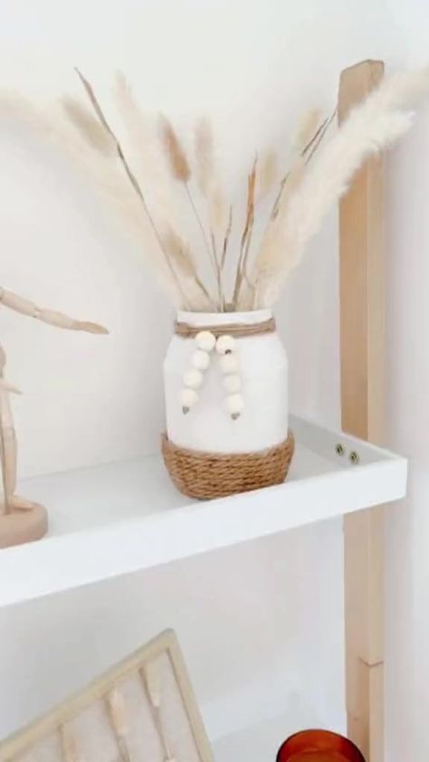 Diy Repurposed Items, Boho Crafts Diy Decor, Aesthetic Home Decor Ideas, Boho Vase, Boho Crafts Diy, Diy Boho Decor, Painted Pots Diy, Handmade Christmas Crafts, Aesthetic Home Decor