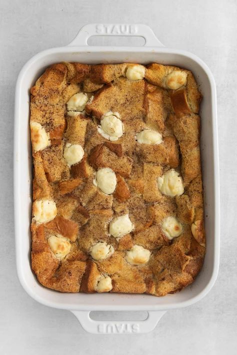 French toast casserole with cream cheese is the way to go when making breakfast for a crowd. It's tender, sweet, and oh-so-easy to make. French Toast Cream Cheese Casserole, French Toast Cream Cheese, Toast Cream Cheese, Cream Cheese French Toast Casserole, French Toast Toppings, Casserole With Cream Cheese, Cream Cheese French Toast, Cheese French Toast, Cheese Strata