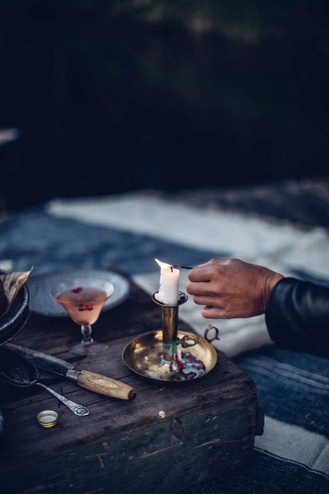 Moon Picnic in Sweden Moon Cycle Aesthetic, Lingonberry Cake, Moody Academia, Cycle Aesthetic, Meringue Cake Recipe, Autumn Picnic, Aesthetic Cooking, Living Slow, Light Autumn