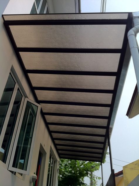 Policarbonato Polycarbonate Roof Panels, Polycarbonate Roof, Pergola Carport, Modern Roofing, Steel Pergola, Roof Architecture, Canopy Design, Covered Pergola, Pergola With Roof