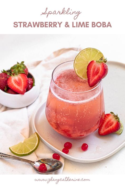 Zumbo's Just Desserts, Fruit Drinks Alcohol, Strawberry Boba, Easy Bakes, Hot Tea Recipes, Boba Pearls, Strawberry Drinks, Happy Drink, Strawberry Lime