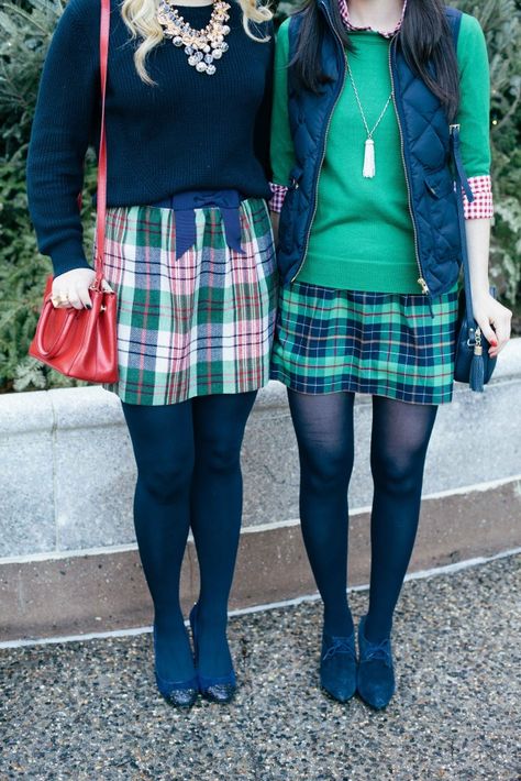 Holiday Outfits: Festive Plaid Medias Azules Outfit, Plaid Skirt Outfits, Preppy Holiday, Preppy Wardrobe, Plaid Skirt Outfit, Blue Tights, Holiday Prep, Moms Fashion, Preppy Clothes