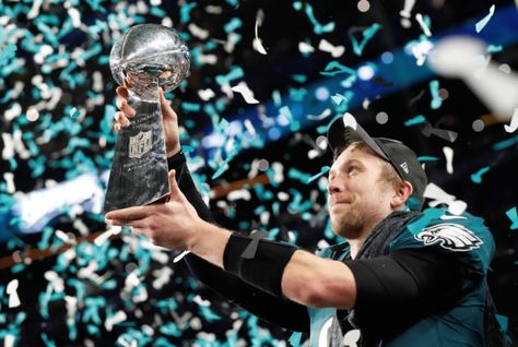 President Donald Trump uninvited the NFL's Super Bowl LII champion Philadelphia Eagles, a team with a number of outspoken Christians, from a White House visit that was planned for Tuesday. Eagles Superbowl, Super Bowl Trophy, Super Bowl 52, Eagles Win, Nick Foles, Philadelphia Eagles Super Bowl, Lombardi Trophy, Philly Sports, Eagles Super Bowl