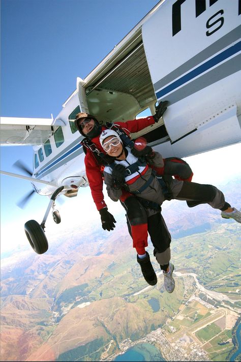 Jumping Out Of A Plane, Base Jump, Adventure Ideas, Extreme Adventure, Adventure Tourism, Base Jumping, Extreme Sport, Amusement Park Rides, Ice Climbing