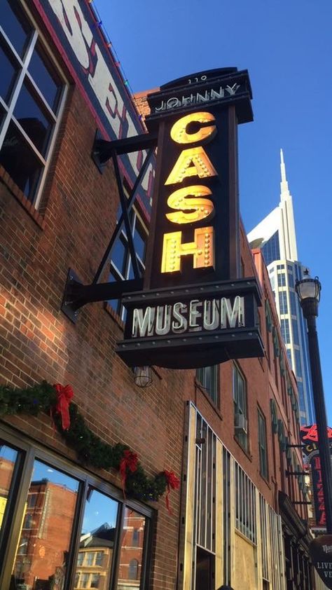 Johnny Cash Museum Nashville, Wellness Party, Preppy Style Casual, Johnny Cash Museum, Nashville Travel Guide, Nashville Travel, Planning Party, Tennessee Travel, Nashville Trip