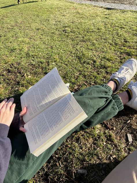 Reading On Grass Aesthetic, Sitting In Grass Aesthetic, Reading In A Park Aesthetic, Reading In The Park, September Moodboard, 2024 Moodboard, Reading Spot, College Park, March 2024