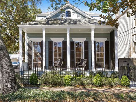 Elegant, spacious Uptown camelback asks $1.185M Southern Style Homes, New Orleans Architecture, Creole Cottage, Shotgun House, Small Cottage Homes, Cottage Exterior, New Orleans Homes, Custom Pools, Cottage House Plans