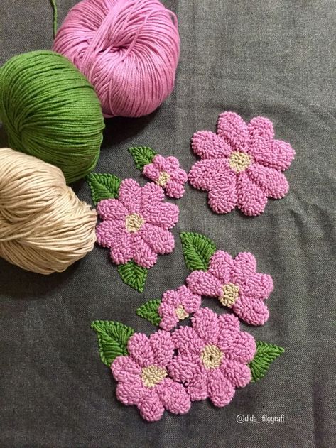 Flower Applique Crochet, Knitted Flower Pattern, Crochet Flower Scarf, Basic Hand Embroidery Stitches, Crochet Mat, Rose Crochet, Punch Needle Patterns, Hand Embroidery Videos, Punch Needle Embroidery