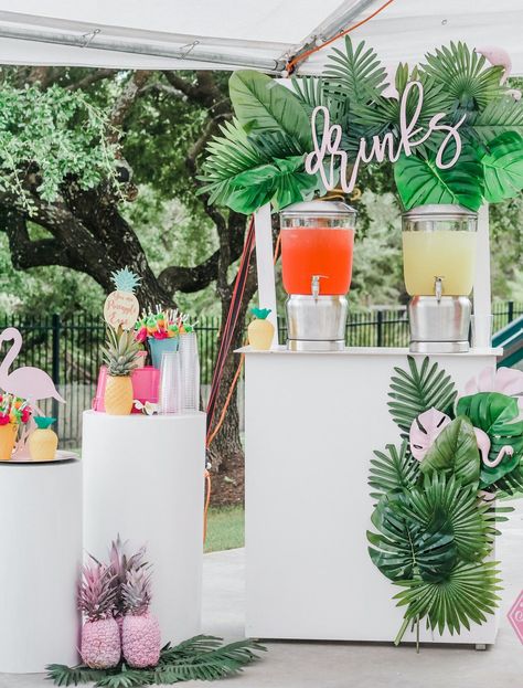 Love this drink station for a tropical birthday party with lots of palm leaves and pineapples. All the party details from event designer Carolina of MINT Event Design in Austin, TX can be found on www.minteventdesign.com. Tiki Bar Decorations Luau Party, Luau Bday Party Ideas, Aloha Party Ideas, Tiki Party Ideas, Tropical Birthday Party Ideas, Party Drink Station, Tropisk Fest, Tiki Theme, Beverage Station Party