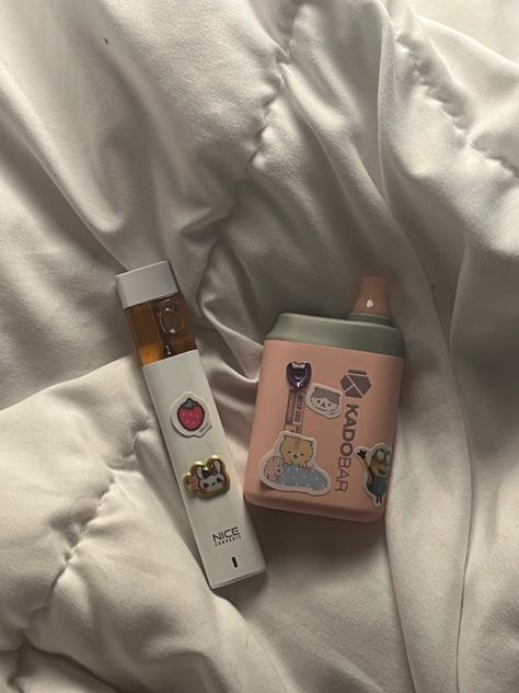 High On Life Fanart, Thc Cart Aesthetic, Dispo Cart, Penjamin Aesthetic, Rolling Up Aesthic, Pounds Of Zaza, Vapepod Aesthetic, Impulsive Ideas, Pretty Pens