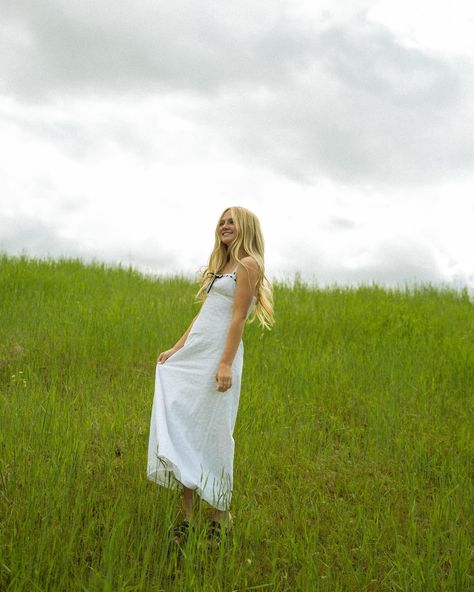 brinlee!! #seniorpictures #utahphotographer #utah #photography Utah Photoshoot, Western Photography, Utah Photography, Senior Photo, Senior Pics, 16th Birthday, Senior Year, May 11, Photography Inspo