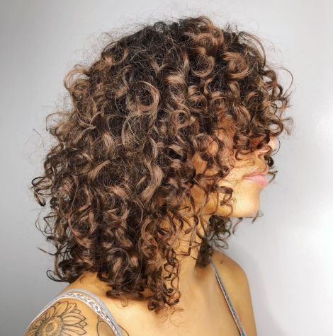 Medium Natural Layered Curly Cut Mid Length Curly Hairstyles, Layered Curly Haircuts, Natural Curly Hair Cuts, Layered Curly Hair, Curly Hair Photos, Naturally Curly Hair, Medium Curly Hair Styles, Haircuts For Curly Hair, Curly Hair With Bangs