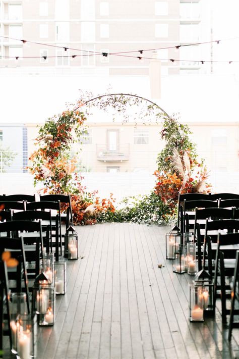 Wedding Aisle Florals, Wedding Installations, Shaadi Decor, Fall Wedding Arches, Fall Wedding Ceremony, Modern Wedding Ceremony, Olive Wedding, Rustic Wedding Decorations, Modern Fall