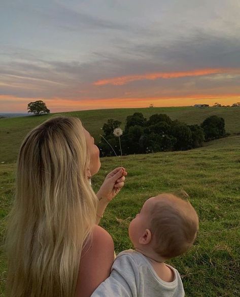 . on Twitter: "Pictures Jay took of his wife and their baby.… " Emily Yates, Juniper Hill, 가족 일러스트, Fam Goals, Mom Goals, Girl Aesthetics, Moms Goals, Dream Family, Foto Baby