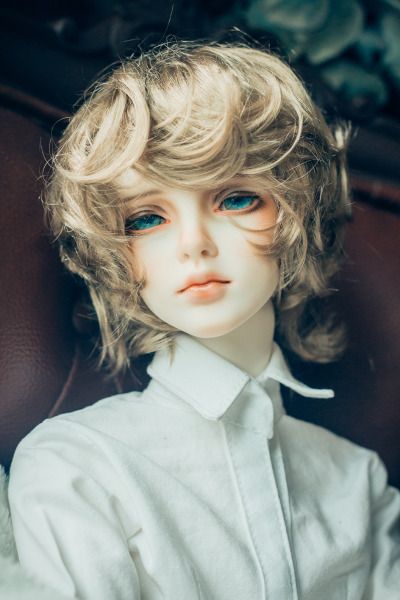 Bjd, with beautiful ocean eyes. The hair is perfect color too, perfect merman... Ball Jointed Doll, Kawaii Doll, Realistic Dolls, Male Doll, Jointed Dolls, Poses References, Porcelain Doll, Anime Dolls, Doll Repaint