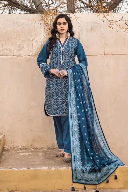 Check out the collection of Gul Ahmed premium stitched dresses available at an affordable price. Explore our website to view our collection. Order today! Lawn Trouser Design, Pakistani Designer Suits, Lawn Suit, Unstitched Dress Material, Gul Ahmed, Lawn Suits, Suit Fabric, Pakistani Outfits, Kurta Designs