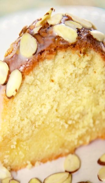 Amaretto Pound Cake, Savory Cakes, Kitchenaid Mixer, Plain Chicken, Dessert Aux Fruits, Pound Cakes, Almond Flavor, Bundt Cakes, Pound Cake Recipes