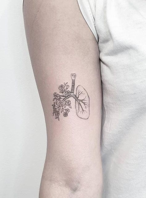 Flower Lung Tattoo Beautiful, Minimalist Lung Tattoo, Anatomical Lung Tattoo With Flowers, Medical Tattoo Sleeve Ideas, Anatomical Tattoos For Women, Floral Lung Tattoo, Tattoos For Asthma, Anatomical Lungs Tattoo, Lung Tattoos For Women