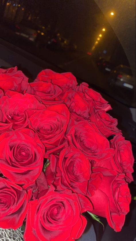 Fake Roses Bouquet, Red Roses In Car, Beautiful Bouquet Of Flowers Romantic, Red Roses Bouquet For Girlfriend, Bouquet In Car, Roses In Car, Roses Fake Story, Roses Pinterest, Rose Snap