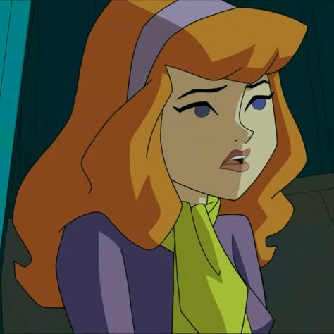 Daphne And Fred, Daphne From Scooby Doo, Scooby Doo Mystery Inc, Scooby Doo Images, Flowers Black Background, Scooby Doo Mystery Incorporated, Hot Halloween Outfits, Daphne Blake, Scooby Doo Mystery