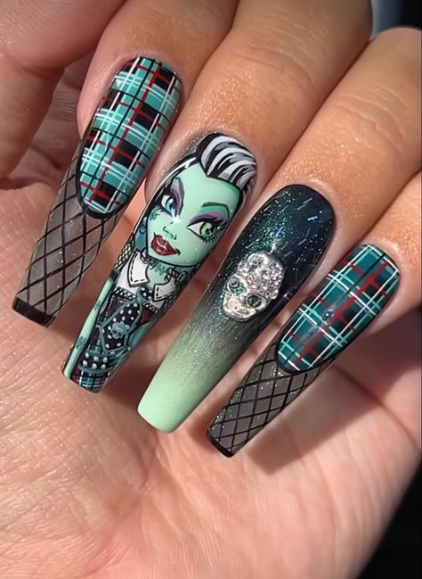 Complimentary Colors Nails, Frankie Stein Nails, Monster High Nail Art, Frankenstein Monster High, High Nails, Monster High Nails, Corset Nails, Character Nails, Cartoon Nails