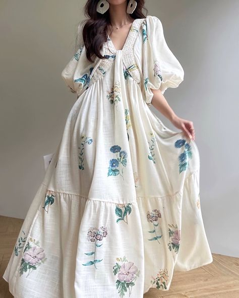 New!! ✨ Aconiconi｜Gardenia Glamour Long Flowy Dress 🌸 Available now on our website 💕 —> link in bio 🥰 Long Dress Patterns, Long Flowy Dress, Mid Calf Dresses, Long Summer Dresses, Vacation Style, Boho Stil, Flowy Dress, Lantern Sleeves, Dress Summer