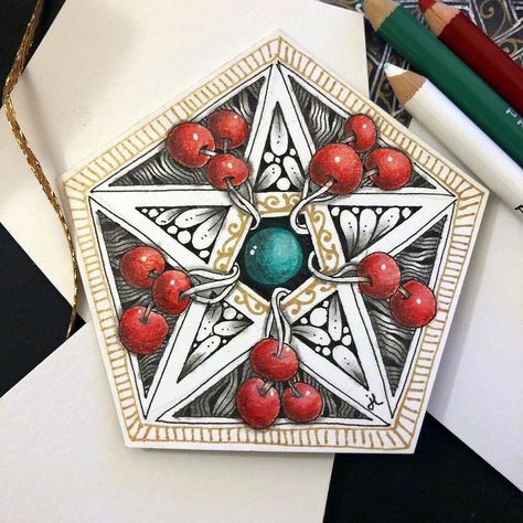 Christmas Tangles, Zentangle Tutorial, Pattern Steps, Tangle Patterns, Zentangle Patterns, Star Patterns, Mandala Art, Tangled, Triangle Tattoo