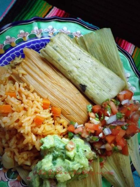 Tamal de Camarones Con Chile Verde-Shrimp Tamal with Green Chile. New Post. #tamales Tamales Ingredients, Mexican Tamales, Homemade Tamales, Chile Colorado, Green Chile Sauce, Red Chile Sauce, Mexican Sauce, Tamale Recipe, Vegan Mexican Recipes