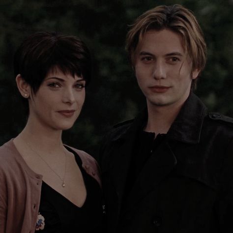 Jasper Hale Breaking Dawn, The Cullen House, Twilight Couples, Twilight Cullens, Cinema Theme, Cullen House, Twilight Characters, Jasper Twilight, Twilight Facts