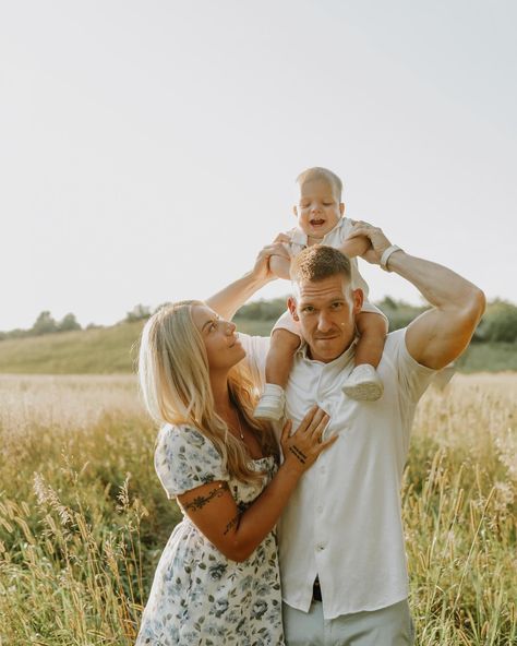 A break from your regularly scheduled programming for this super sweet golden hour family shoot with the Foleys 🥹🤍 such a sweet fam that made my “job” SOOO easy (feels wrong to call it a job sometimes.. I’m so so so blessed). Family Shoot, My Job, Super Sweet, Golden Hour, Programming, Family Photos, Toddler Girl, Feelings, Quick Saves