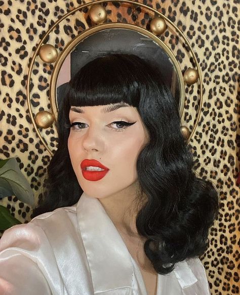 Vintage Pinup Makeup Looks, How To 1950s Hairstyles, Retro Hairstyles With Bangs, Glam Waves With Bangs, Glam Hair With Bangs, Widow Peak Bangs, Old Hollywood Hair With Bangs, Vintage Hair With Bangs, Betty Bangs Short Hair