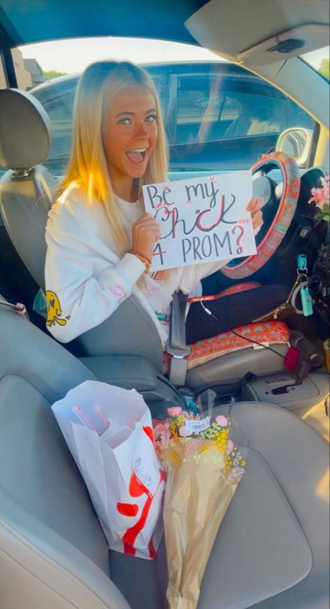 Bestie Proposal, Hoco Proposal Ideas, Prom Proposal Ideas, Dance Signs, Dance Asks, Hoco Signs, Creative Prom Proposal Ideas, Cute Hoco Proposals, Homecoming Poster Ideas