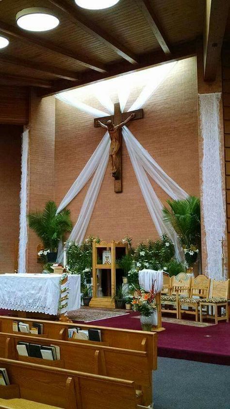 My church Lent Church Decorating Ideas, Alter Decorations Church Altars, Church Decorations Ideas Altars, Easter Sunday Church Decorations, Easter Church Decor, Catholic Church Easter Decorations, Easter Altar Decorations, Easter Church Flowers, Advent Church Decorations