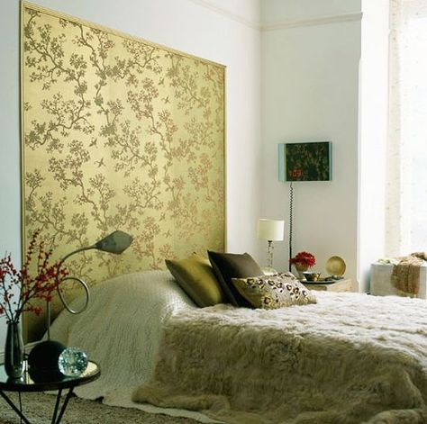 Wallpaper panel Behind the Bed | Wallpaper I love !! | Pinterest ... Modern Chinoiserie Bedroom, Wicked Diy, Diy Seng, Bed Headboard Ideas, Chinoiserie Bedroom, Wallpaper Headboard, Bed On The Floor, Wallpaper Design For Bedroom, Bed Headboard Design