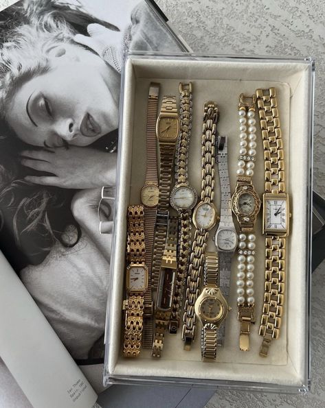 vintage watches from IG @ninetenvintage Vintage Cartier Watch Woman, Vintage Watches Women Classy, Cartier Vintage Watch, Vintage Watch Aesthetic, Vintage Watches Antique, Nails Coastal, Old Money Watch, Thrift Manifestation, Vintage Cartier Watch