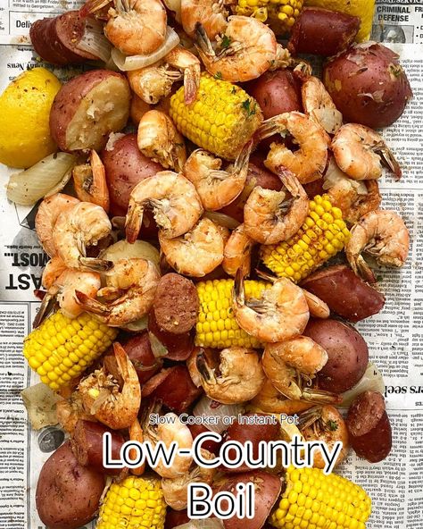 Crockpot Seafood, Corn And Sausage, Low Country Boil Recipe, Shrimp Potatoes, Recipe With Shrimp, Southern Recipe, Country Boil, Low Country Boil, Outdoor Cooker