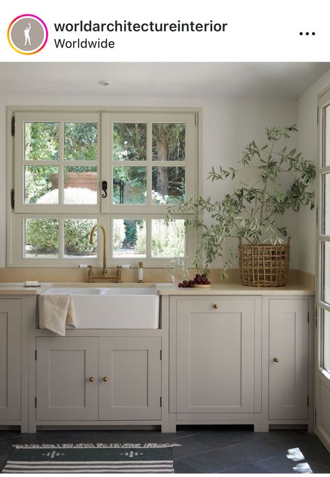 Jacques Couelle, Tranquil Kitchen, Riviera Aesthetic, Villa France, Built In Banquette, Fireclay Farmhouse Sink, Shaker Style Kitchens, Kitchen Cabinet Styles, Casa Container