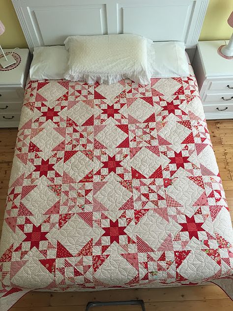 Uni Motivation, Two Color Quilts, Red And White Quilts, Patriotic Quilts, Star Quilt Blocks, Red Quilts, Star Quilt Patterns, Traditional Quilts, Patchwork Quilting