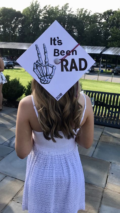 Rad Tech Graduation Party, Rad Tech Cap Ideas, Radiology Technician Graduation, Radiology Tattoo, Grad Cap Ideas Radiology, X Ray Cap Graduation, Graduation Cap Designs Xray Tech, Radiography Cap Ideas, Radiology Cap Decoration