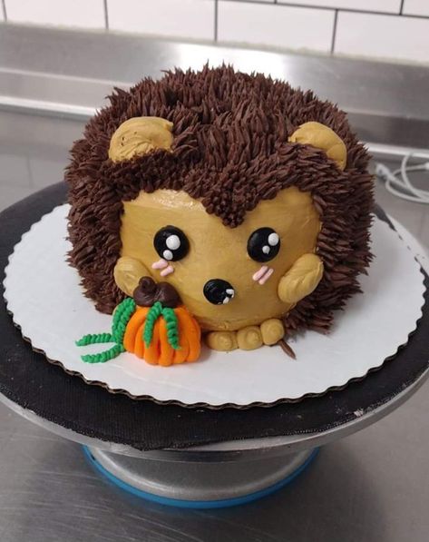 Animal Shaped Cakes, Birthday Cake Animals, Cute Animal Cakes, Critter Cake Ideas, Heghog Cake, Bad Hedgehog Cake, Hedgehog Cake Ideas, Chocolate Hedgehog Cake, Hedgehog Cakes Ideas