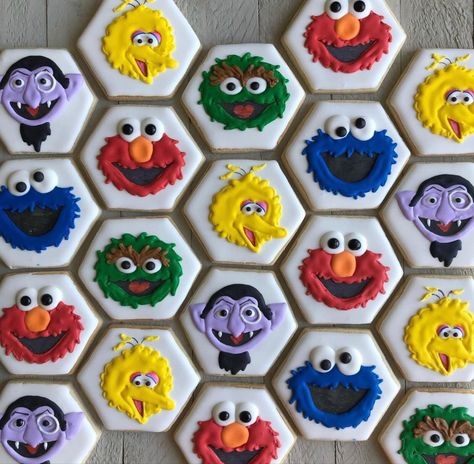 Farm Cookies, Reptile Party, Royal Iced Cookies, Sugar Cookie Royal Icing, Sesame Street Birthday Party, Elmo Birthday, Sugar Cookie Designs, Sesame Street Birthday, Valentines Sale