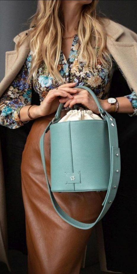 Camel Color Outfits, Blue Bag Outfit, Turquoise Bag, Blonde Hair Inspiration, Colourful Outfits, Work Fashion, Fashion Handbags, Cloth Bags, Spring Summer Fashion